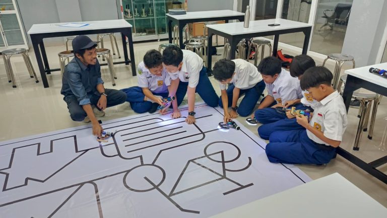 Mengasah Kreativitas dan Kecerdasan Teknologi, Ekstrakurikuler Robotik Hadir di SMP Islam Sultan Agung 1